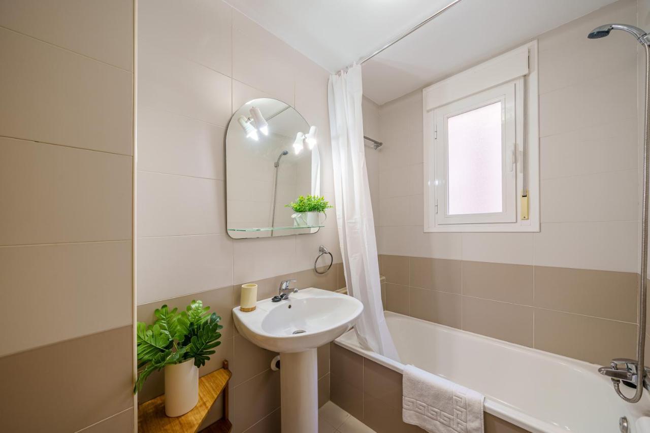 Soho & Sea Views -Parking Apartment Малага Екстериор снимка